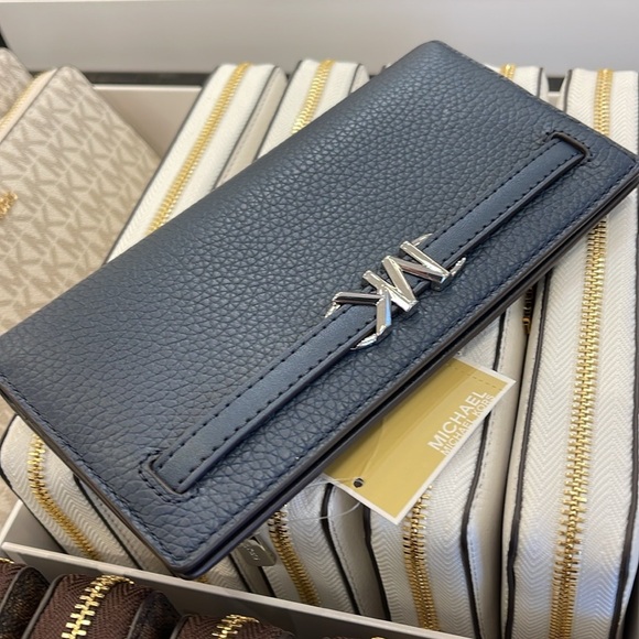 Michael Kors Reed Large Bifold Pebbled Leather Snap Wallet Card Case 
Navy 
NWT - Picture 9 of 16